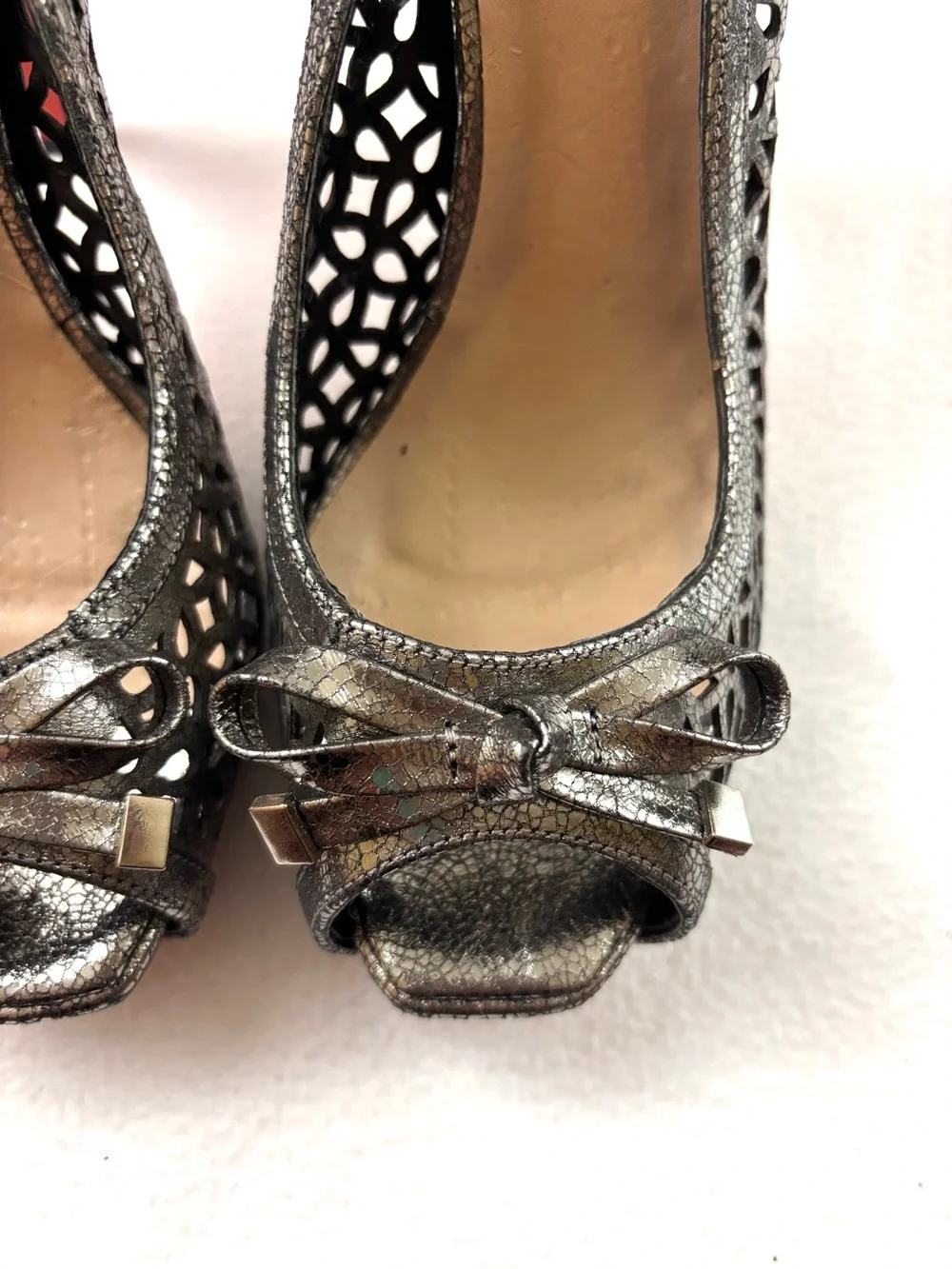 LUCHO Metallic Pewter Laser Cut Peep Toe w/Bow Red Bottom Platform Pumps (9)